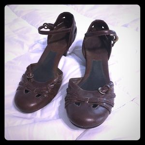 Strappy brown kitten heels Aerology by Aerosoles